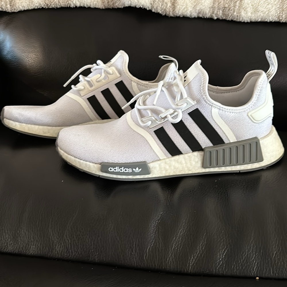 Men’s adidas NMD R1 white & black size 11 like new